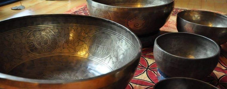 Hatha yoga a zvukoterapia s tibetskými miskami